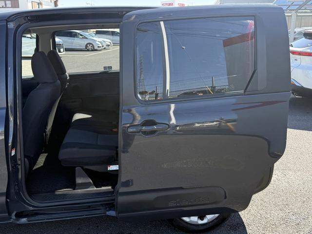 シエンタ ハイブリッドＧ　禁煙車　純正ナビ　両側電動スライドドア　衝突軽減ブレーキ　バックカメラ　アダプティブクルーズコントロール　ビルドインＥＴＣ　ブラインドスポットモニター　リヤトラフィックアラート　純正ＯＰ１５ＡＷ（39枚目）