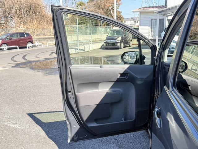 シエンタ ハイブリッドＧ　禁煙車　純正ナビ　両側電動スライドドア　衝突軽減ブレーキ　バックカメラ　アダプティブクルーズコントロール　ビルドインＥＴＣ　ブラインドスポットモニター　リヤトラフィックアラート　純正ＯＰ１５ＡＷ（40枚目）