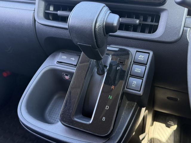 シエンタ ハイブリッドＧ　禁煙車　純正ナビ　両側電動スライドドア　衝突軽減ブレーキ　バックカメラ　アダプティブクルーズコントロール　ビルドインＥＴＣ　ブラインドスポットモニター　リヤトラフィックアラート　純正ＯＰ１５ＡＷ（56枚目）