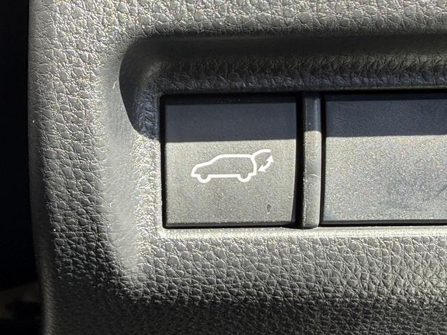 ハリアーハイブリッド Ｚ　禁煙車　純正１２．３インチナビ　ＪＢＬサウンド　アラウンドビューカメラ　フルセグ　電動リアゲート　デジタルインナーミラー　ビルトインＥＴＣ．０　衝突軽減ブレーキ　アダクティブクルーズコントロ－ル（7枚目）