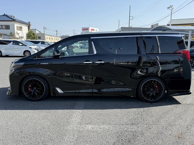 アルファードハイブリッド エグゼクティブラウンジ　禁煙車　純正１０インチナビ　フルセグ　バック＆サイドカメラ　１２型リアエンターモニター　ＪＢＬサウンド　ＴＲＤフルエアロ　ＲＡＹＳ２０インチＡＷ　衝突軽減　運転支援　ＡＣ１００Ｖ　ステアリングヒート（11枚目）