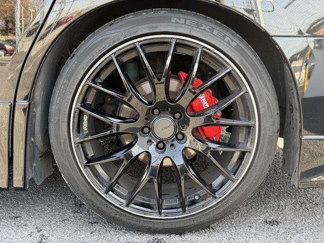 アルファードハイブリッド エグゼクティブラウンジ　禁煙車　純正１０インチナビ　フルセグ　バック＆サイドカメラ　１２型リアエンターモニター　ＪＢＬサウンド　ＴＲＤフルエアロ　ＲＡＹＳ２０インチＡＷ　衝突軽減　運転支援　ＡＣ１００Ｖ　ステアリングヒート（33枚目）