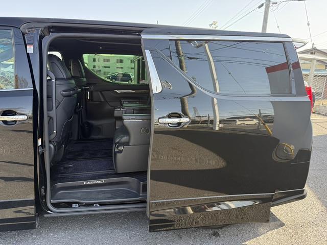 アルファードハイブリッド エグゼクティブラウンジ　禁煙車　純正１０インチナビ　フルセグ　バック＆サイドカメラ　１２型リアエンターモニター　ＪＢＬサウンド　ＴＲＤフルエアロ　ＲＡＹＳ２０インチＡＷ　衝突軽減　運転支援　ＡＣ１００Ｖ　ステアリングヒート（45枚目）