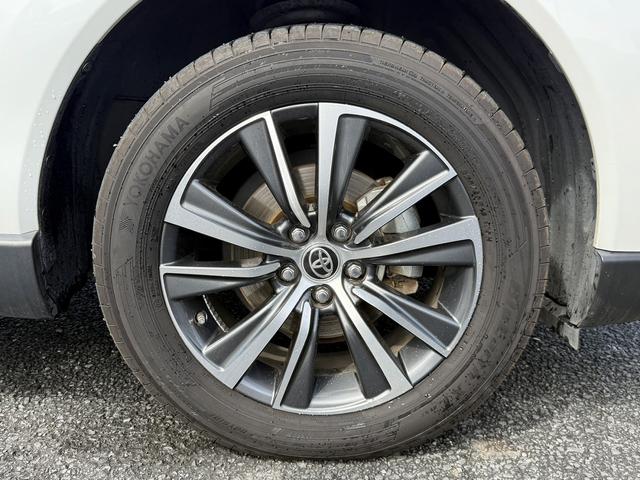 ハリアーハイブリッド Ｇ　禁煙車　純正８インチディスプレイオーディオ　パワーバックドア　デジタルインナーミラー　パワーシート　セーフティセンス　バックカメラ　ビルトインＥＴＣ２．０　パーキングサポートブレーキ　レーダークルーズ（14枚目）