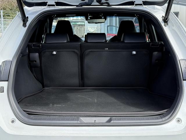 ハリアーハイブリッド Ｇ　禁煙車　純正８インチディスプレイオーディオ　パワーバックドア　デジタルインナーミラー　パワーシート　セーフティセンス　バックカメラ　ビルトインＥＴＣ２．０　パーキングサポートブレーキ　レーダークルーズ（17枚目）