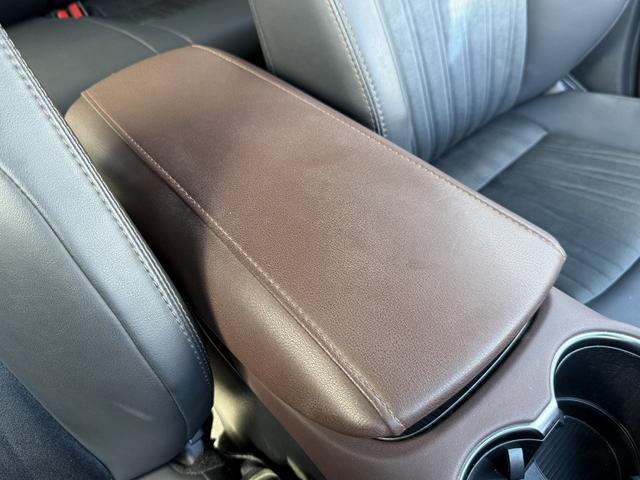 ハリアーハイブリッド Ｇ　禁煙車　純正８インチディスプレイオーディオ　パワーバックドア　デジタルインナーミラー　パワーシート　セーフティセンス　バックカメラ　ビルトインＥＴＣ２．０　パーキングサポートブレーキ　レーダークルーズ（65枚目）