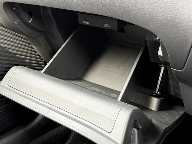 オーラ ニスモ　禁煙車　純正９インチナビ　アラウンドビューモニター　フルセグＴＶ　プロパイロット　ブラインドスポットモニター　デジタルインナーミラー　ＥＴＣ２．０　シートヒーター　ステアリングヒーター　ＨＤＭＩ接続（66枚目）