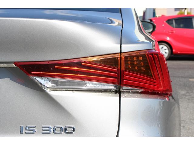 IS IS300 禁煙車 純正9インチナビ フルセグ バックカメラ ベンチレーション 衝突軽減ブレーキ 運転支援システム パドルシフト オートマチックハイビーム バックアラート 逸脱制御システム ブラインドスポット(13枚目)