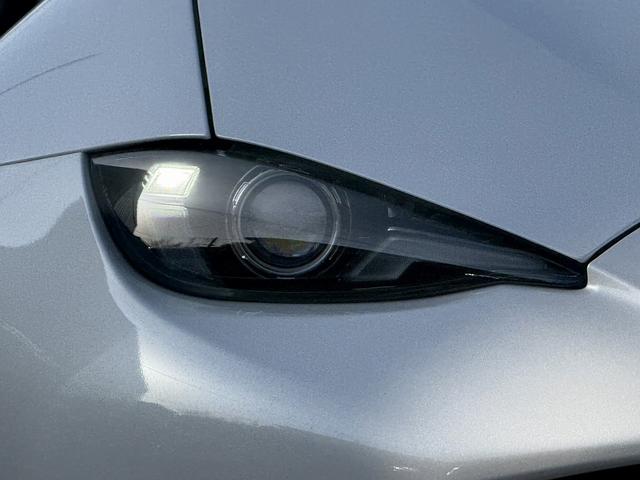 ロードスター Ｓ　禁煙車　６ＭＴ　衝突軽減ブレーキシステム　ブラインドスポットモニター　コーナーセンサー　パークアシスト　オートマチックハイビーム　Ｂｌｕｅｔｏｏｔｈ接続　ＥＴＣ　純正１６インチアルミホイール（12枚目）