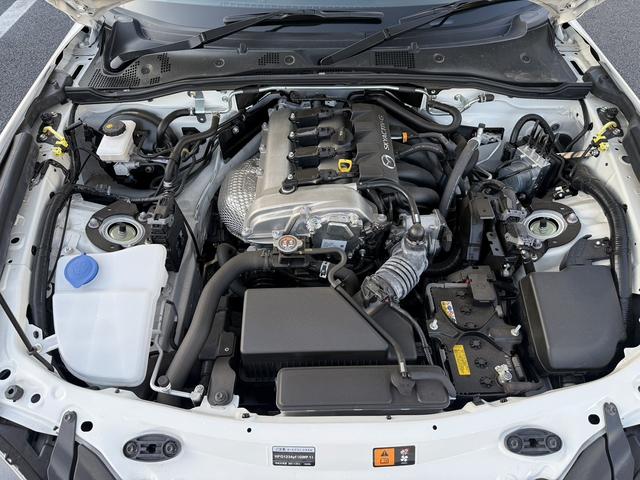 ロードスター Ｓ　禁煙車　６ＭＴ　衝突軽減ブレーキシステム　ブラインドスポットモニター　コーナーセンサー　パークアシスト　オートマチックハイビーム　Ｂｌｕｅｔｏｏｔｈ接続　ＥＴＣ　純正１６インチアルミホイール（19枚目）