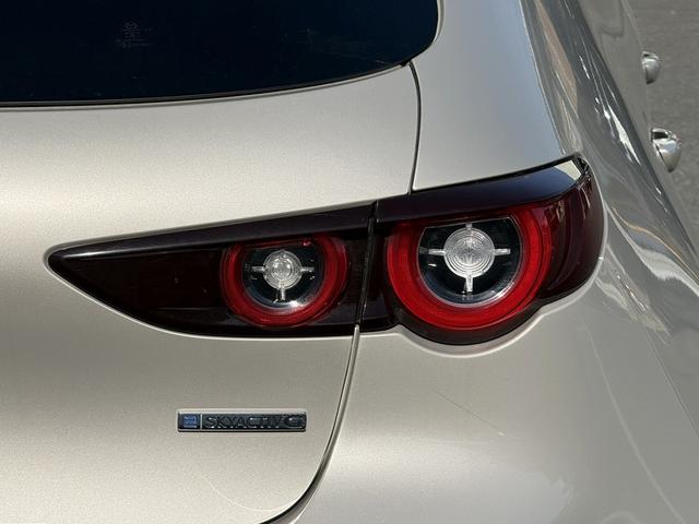 ＭＡＺＤＡ３ファストバック ２０Ｓプロアクティブ　ツーリングセレクション　禁煙車　純正１０．２５インチナビ　３６０度ビューモニター　クルージングトラフィックサポート　パワーシート　ステアリングヒーター　ＥＴＣ　ブラインドスポットモニタリング　ヘッドアップディスプレイ（13枚目）