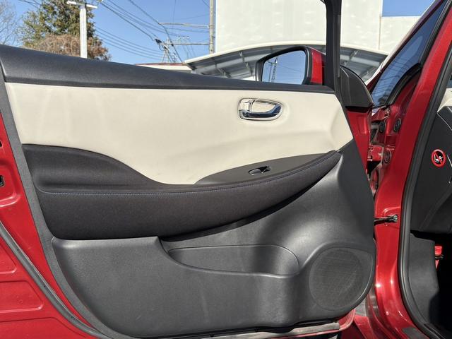 リーフ X 10万台記念車 純正ナビ フルセグ バックカメラ シートヒーター ブラインドスポットモニター コーナーセンサー 衝突軽減ブレーキシステム ウンテンシエンシステム ステアリングヒーター 純正ビルトインETC(41枚目)