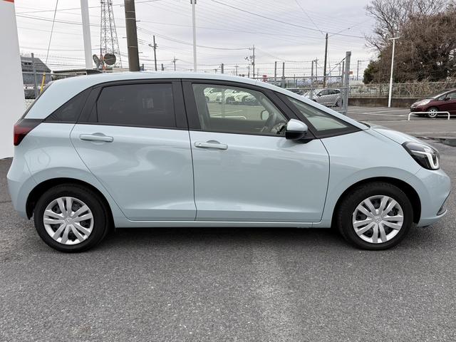 フィット ｅ：ＨＥＶホーム　禁煙車　ホンダセンシング　純正９インチナビ　バックカメラ　フルセグ　衝突軽減ブレーキシステム　運転支援システム　純正ビルトインＥＴＣ　レーダークルーズ　逸脱警報　コーナーセンサー　ステアリングリモコン（9枚目）