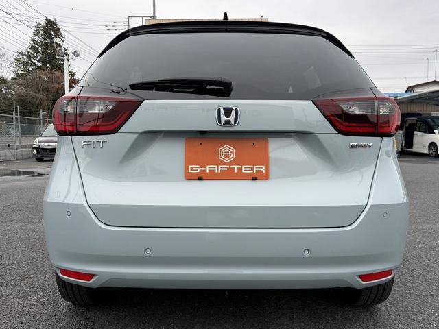 フィット ｅ：ＨＥＶホーム　禁煙車　ホンダセンシング　純正９インチナビ　バックカメラ　フルセグ　衝突軽減ブレーキシステム　運転支援システム　純正ビルトインＥＴＣ　レーダークルーズ　逸脱警報　コーナーセンサー　ステアリングリモコン（10枚目）