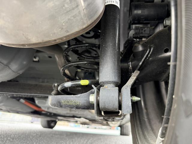 フィット ｅ：ＨＥＶホーム　禁煙車　ホンダセンシング　純正９インチナビ　バックカメラ　フルセグ　衝突軽減ブレーキシステム　運転支援システム　純正ビルトインＥＴＣ　レーダークルーズ　逸脱警報　コーナーセンサー　ステアリングリモコン（70枚目）