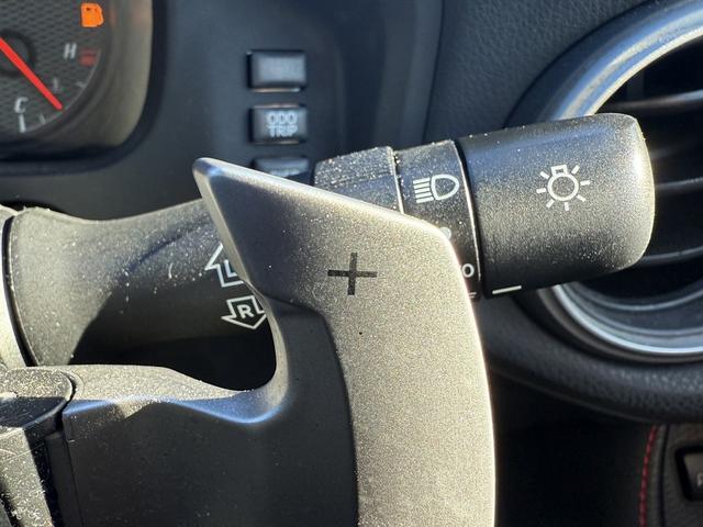 ８６ ＧＴ　純正ナビ　フルセグ　バックカメラ　パドルシフト　コーナーセンサー　ＨＩＤヘッドライト　ナビ連動ＥＴＣ　赤ステッチ革巻きハンドル　フォグライト　純正１７インチアルミホイール　スマキー　Ｂｌｕｅｔｏｏｔｈ（4枚目）