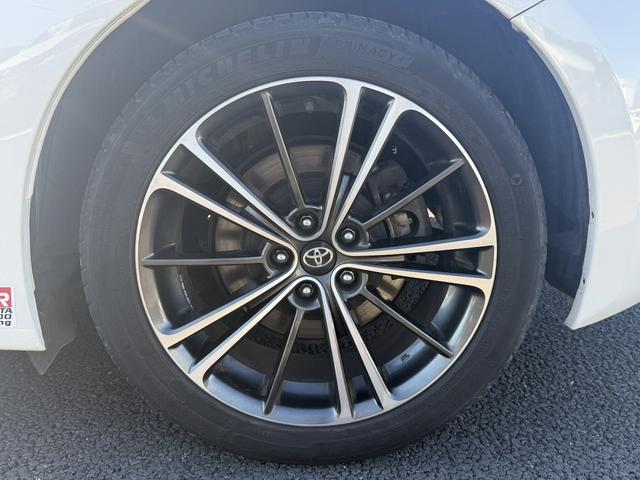 ８６ ＧＴ　純正ナビ　フルセグ　バックカメラ　パドルシフト　コーナーセンサー　ＨＩＤヘッドライト　ナビ連動ＥＴＣ　赤ステッチ革巻きハンドル　フォグライト　純正１７インチアルミホイール　スマキー　Ｂｌｕｅｔｏｏｔｈ（24枚目）