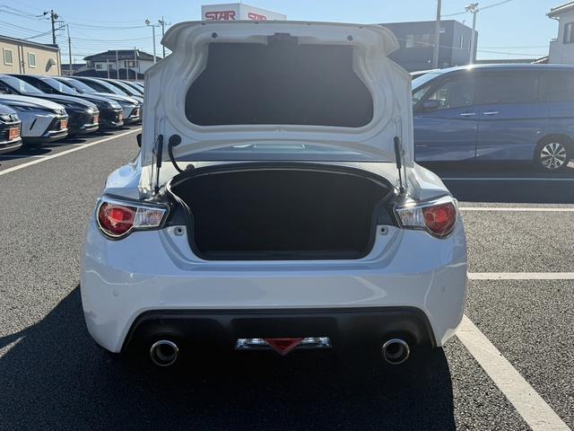 ８６ ＧＴ　純正ナビ　フルセグ　バックカメラ　パドルシフト　コーナーセンサー　ＨＩＤヘッドライト　ナビ連動ＥＴＣ　赤ステッチ革巻きハンドル　フォグライト　純正１７インチアルミホイール　スマキー　Ｂｌｕｅｔｏｏｔｈ（30枚目）