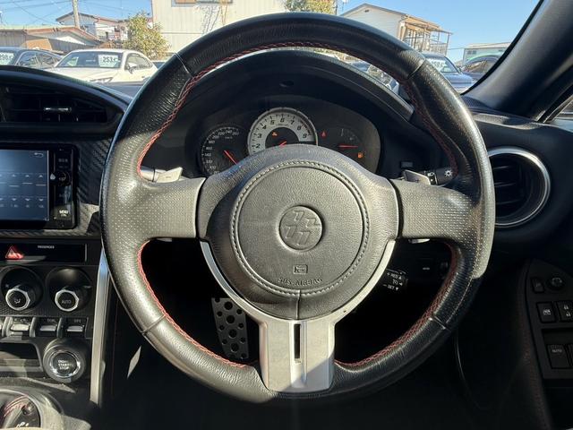 ８６ ＧＴ　純正ナビ　フルセグ　バックカメラ　パドルシフト　コーナーセンサー　ＨＩＤヘッドライト　ナビ連動ＥＴＣ　赤ステッチ革巻きハンドル　フォグライト　純正１７インチアルミホイール　スマキー　Ｂｌｕｅｔｏｏｔｈ（41枚目）