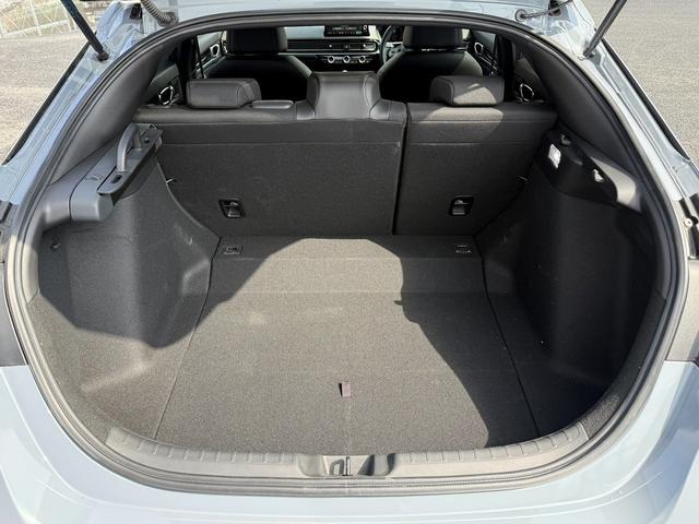 シビック ＬＸ　ワンオーナー　禁煙車　ＳＳＲ１８インチアルミ　柿本マフラー　ＢＬＩＴＺ車高調　ホンダセンシング　純正９インチディスプレイナビ　バックカメラ　フルセグ　シートヒーター　レーダークルーズ　ＥＴＣ２．０（19枚目）