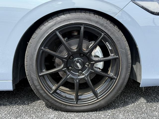 シビック ＬＸ　ワンオーナー　禁煙車　ＳＳＲ１８インチアルミ　柿本マフラー　ＢＬＩＴＺ車高調　ホンダセンシング　純正９インチディスプレイナビ　バックカメラ　フルセグ　シートヒーター　レーダークルーズ　ＥＴＣ２．０（30枚目）