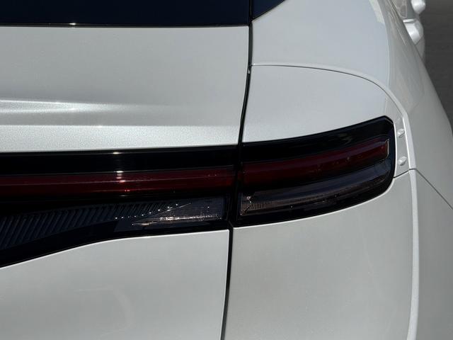 クラウンクロスオーバー Ｇアドバンスド　禁煙車　純正１２．３インチディスプレイ　アラウンドビューカメラ　電動リアゲート　トヨタセーフティセンス　ヘッドアップディスプレイ　ＥＴＣ２．０　デジタルインナーミラー　ブラインドスポットモニター（13枚目）