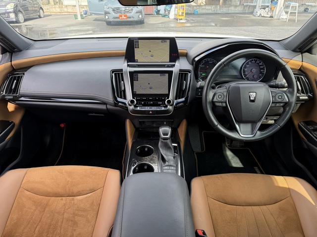 クラウンハイブリッド 　ワンオーナー　禁煙車　ビルトインＥＴＣ２．０　純正８インチナビ　ブラインドスポットモニター　ハーフレザーシート　バックモニター　リアクロストラフィックアラート　シートヒーター　トランクイージークローザ（17枚目）