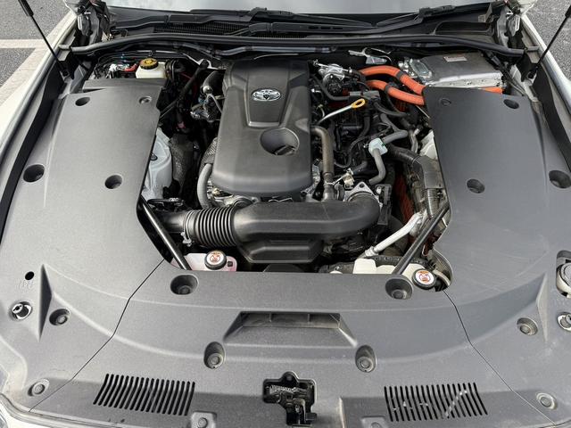 クラウンハイブリッド 　ワンオーナー　禁煙車　ビルトインＥＴＣ２．０　純正８インチナビ　ブラインドスポットモニター　ハーフレザーシート　バックモニター　リアクロストラフィックアラート　シートヒーター　トランクイージークローザ（20枚目）