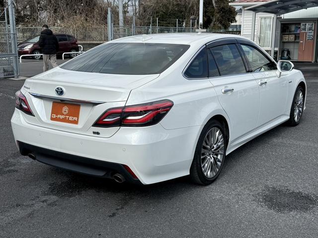 クラウンハイブリッド 　ワンオーナー　禁煙車　ビルトインＥＴＣ２．０　純正８インチナビ　ブラインドスポットモニター　ハーフレザーシート　バックモニター　リアクロストラフィックアラート　シートヒーター　トランクイージークローザ（22枚目）