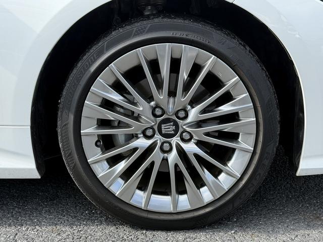 クラウンハイブリッド 　ワンオーナー　禁煙車　ビルトインＥＴＣ２．０　純正８インチナビ　ブラインドスポットモニター　ハーフレザーシート　バックモニター　リアクロストラフィックアラート　シートヒーター　トランクイージークローザ（30枚目）