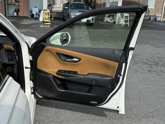 クラウンハイブリッド 　ワンオーナー　禁煙車　ビルトインＥＴＣ２．０　純正８インチナビ　ブラインドスポットモニター　ハーフレザーシート　バックモニター　リアクロストラフィックアラート　シートヒーター　トランクイージークローザ（34枚目）