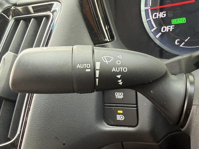 クラウンハイブリッド 　ワンオーナー　禁煙車　ビルトインＥＴＣ２．０　純正８インチナビ　ブラインドスポットモニター　ハーフレザーシート　バックモニター　リアクロストラフィックアラート　シートヒーター　トランクイージークローザ（49枚目）