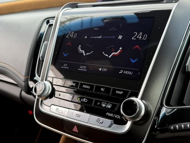 クラウンハイブリッド 　ワンオーナー　禁煙車　ビルトインＥＴＣ２．０　純正８インチナビ　ブラインドスポットモニター　ハーフレザーシート　バックモニター　リアクロストラフィックアラート　シートヒーター　トランクイージークローザ（58枚目）