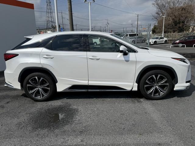 ＲＸ ＲＸ２００ｔ　禁煙車　純正１２．３インチディスプレイ　バックカメラ　フルセグ　ＯＰ２０インチアルミホイール　電動リアゲート　ブラインドスポットモニター　レーダークルーズコントロール　電動リアゲート　ＥＴＣ２．０（9枚目）