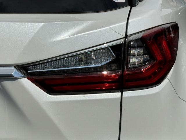 ＲＸ ＲＸ２００ｔ　禁煙車　純正１２．３インチディスプレイ　バックカメラ　フルセグ　ＯＰ２０インチアルミホイール　電動リアゲート　ブラインドスポットモニター　レーダークルーズコントロール　電動リアゲート　ＥＴＣ２．０（13枚目）