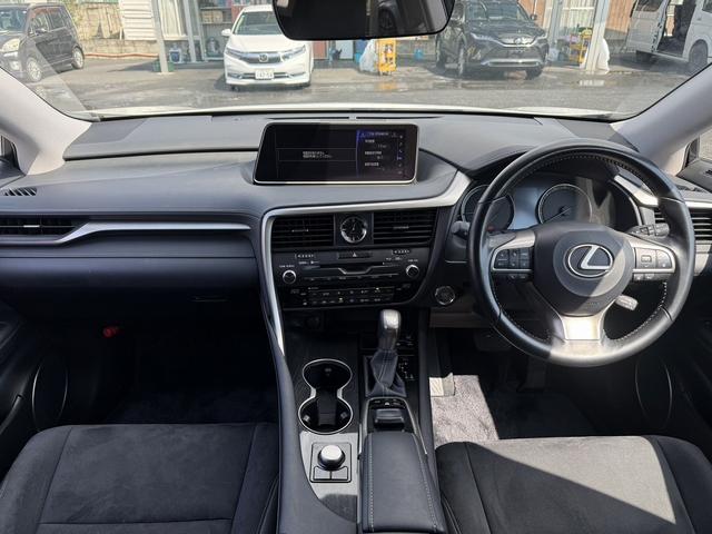 ＲＸ ＲＸ２００ｔ　禁煙車　純正１２．３インチディスプレイ　バックカメラ　フルセグ　ＯＰ２０インチアルミホイール　電動リアゲート　ブラインドスポットモニター　レーダークルーズコントロール　電動リアゲート　ＥＴＣ２．０（17枚目）