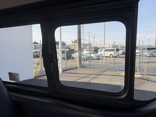 ハイエースバン ロングスーパーＧＬ　社外ナビ　バックカメラ　フルセグＴＶ　両側電動スライドドア　レーンキープ　Ｂｌｕｅｔｏｏｔｈ接続　ＥＴＣ　キーレス　オートハイビーム　フロントフォグランプ　電動格納ドアミラー　ＵＳＢ接続　オートライト（62枚目）