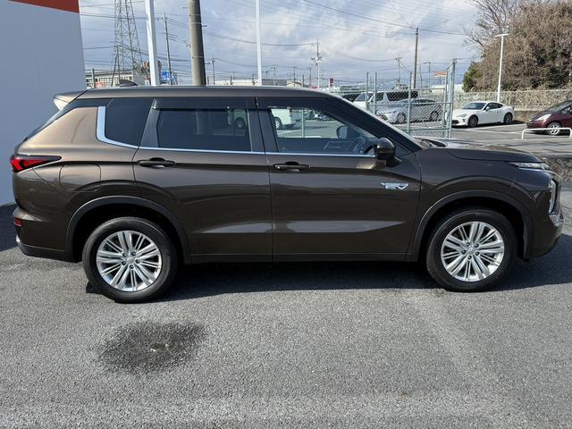 アウトランダーPHEV M 禁煙車 純正ナビ アラウンドビューモニター シート・ステアリングヒーター 衝突被害軽減ブレーキ マイパイロットシステム ビルトインETC2.0 純正アルミホイール Bluetooth(9枚目)