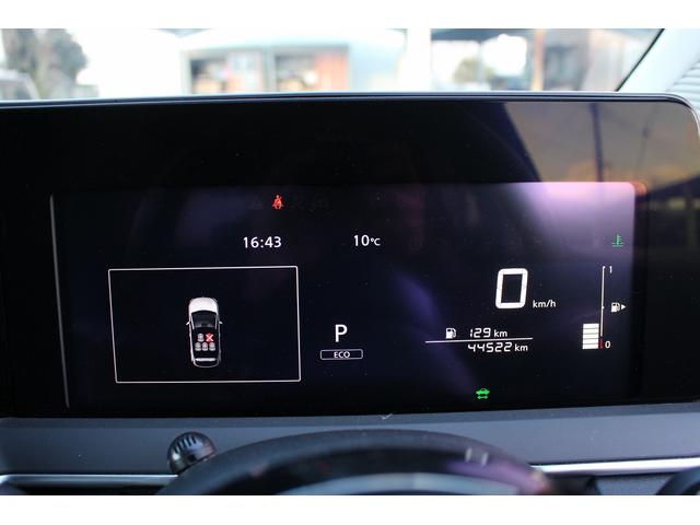 ノート 　禁煙車　純正９インチナビ　ハーフレザーシート　ブラックルーフ　デジタルメーター　フルセグ　コーナーセンサー　ＵＳＢ電源ソケット（5枚目）