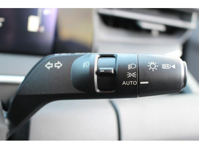 ノート 　禁煙車　純正９インチナビ　ハーフレザーシート　ブラックルーフ　デジタルメーター　フルセグ　コーナーセンサー　ＵＳＢ電源ソケット（50枚目）