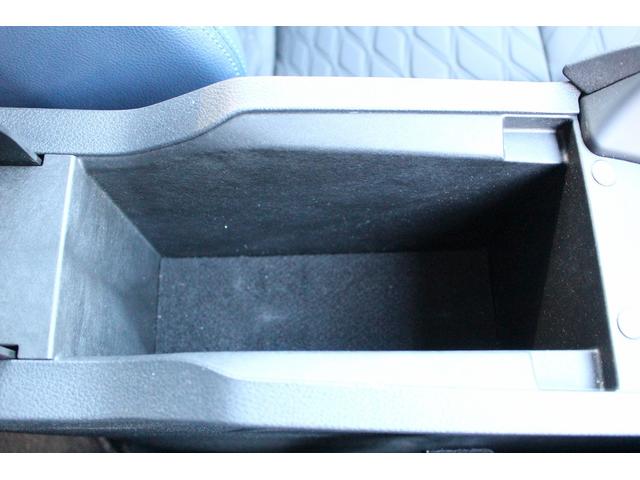 ノート 　禁煙車　純正９インチナビ　ハーフレザーシート　ブラックルーフ　デジタルメーター　フルセグ　コーナーセンサー　ＵＳＢ電源ソケット（62枚目）