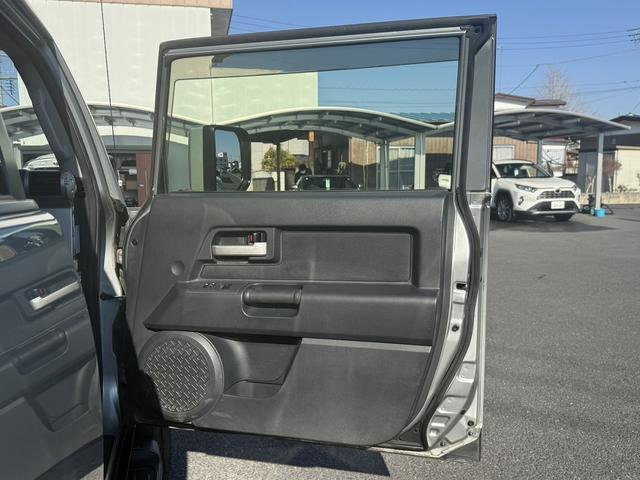 ＦＪクルーザー ベースグレード　禁煙車　純正ナビ　アクティブトラクションコントロール　フロントフォグランプ　バックモニター　フルセグ　純正１７インチアルミセット　クリアランスソナー　純正ＥＴＣ（37枚目）