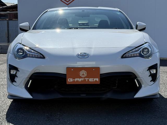 ８６ ＧＴリミテッド　ハイパフォーマンスパッケージ　禁煙車　ナビ　フルセグ　バックカメラ　６速ＭＴ車　オートクルーズコントロール　ＨＤＭＩ＆ＵＳＢ端子　ＬＥＤヘッドライト　ハーフレザーシート　シートヒーター　革巻きハンドル　オートエアコン　ＥＴＣ（8枚目）