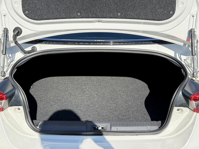 ８６ ＧＴリミテッド　ハイパフォーマンスパッケージ　禁煙車　ナビ　フルセグ　バックカメラ　６速ＭＴ車　オートクルーズコントロール　ＨＤＭＩ＆ＵＳＢ端子　ＬＥＤヘッドライト　ハーフレザーシート　シートヒーター　革巻きハンドル　オートエアコン　ＥＴＣ（17枚目）