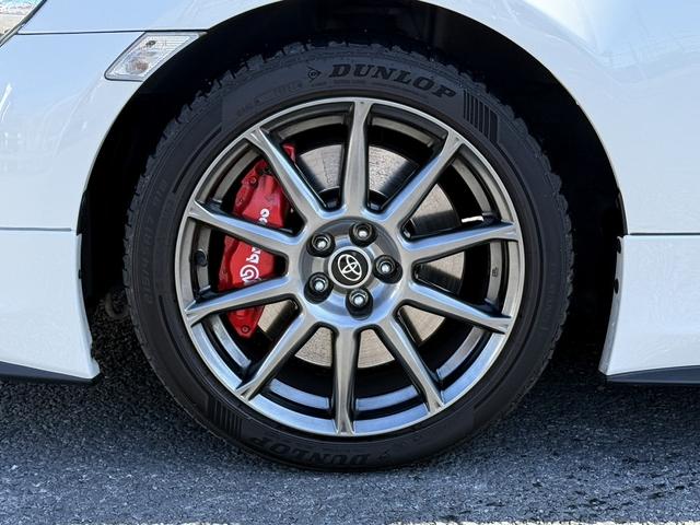 ８６ ＧＴリミテッド　ハイパフォーマンスパッケージ　禁煙車　ナビ　フルセグ　バックカメラ　６速ＭＴ車　オートクルーズコントロール　ＨＤＭＩ＆ＵＳＢ端子　ＬＥＤヘッドライト　ハーフレザーシート　シートヒーター　革巻きハンドル　オートエアコン　ＥＴＣ（29枚目）