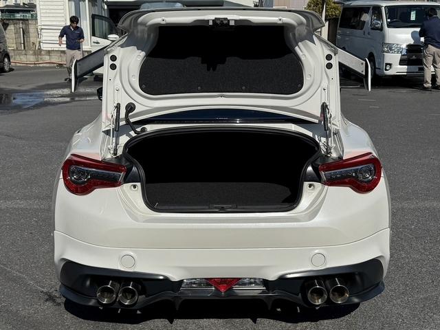 ８６ ＧＴリミテッド　ハイパフォーマンスパッケージ　禁煙車　ナビ　フルセグ　バックカメラ　６速ＭＴ車　オートクルーズコントロール　ＨＤＭＩ＆ＵＳＢ端子　ＬＥＤヘッドライト　ハーフレザーシート　シートヒーター　革巻きハンドル　オートエアコン　ＥＴＣ（35枚目）