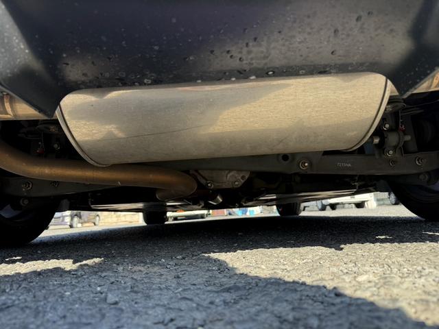 ８６ ＧＴリミテッド　ハイパフォーマンスパッケージ　禁煙車　ナビ　フルセグ　バックカメラ　６速ＭＴ車　オートクルーズコントロール　ＨＤＭＩ＆ＵＳＢ端子　ＬＥＤヘッドライト　ハーフレザーシート　シートヒーター　革巻きハンドル　オートエアコン　ＥＴＣ（70枚目）