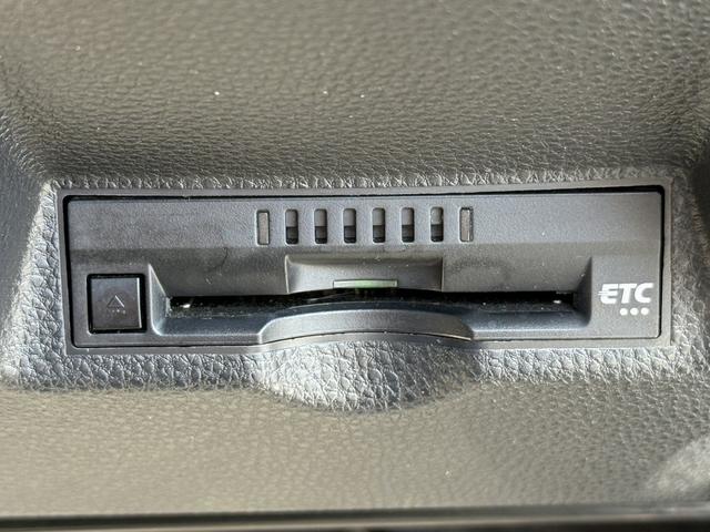 ＧＲヤリス ＲＣ　禁煙車　６速ＭＴ車　冷却スプレー機能付きインタークーラー　オートエアコン　４ＷＤ　純正オーディオ　ＵＳＢ端子　ＬＥＤヘッドライト　アイドリングストップ　純正１８インチアルミホイール　ステリモ（4枚目）