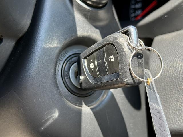 ＧＲヤリス ＲＣ　禁煙車　６速ＭＴ車　冷却スプレー機能付きインタークーラー　オートエアコン　４ＷＤ　純正オーディオ　ＵＳＢ端子　ＬＥＤヘッドライト　アイドリングストップ　純正１８インチアルミホイール　ステリモ（6枚目）