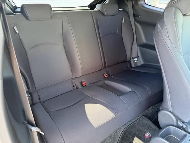 ＧＲヤリス ＲＣ　禁煙車　６速ＭＴ車　冷却スプレー機能付きインタークーラー　オートエアコン　４ＷＤ　純正オーディオ　ＵＳＢ端子　ＬＥＤヘッドライト　アイドリングストップ　純正１８インチアルミホイール　ステリモ（16枚目）